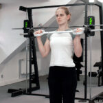 Bicepsový zdvih velkou činkou paralelním úchopem (parallel-grip barbell curl)